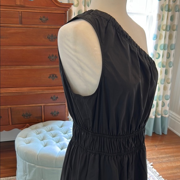 Elegant Black One-Shoulder Dress - Picture 6 of 8